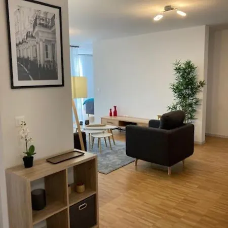 Apartment Bright 1-bed With Balcony, 5 Minutes From City Centre! Gdr7 *